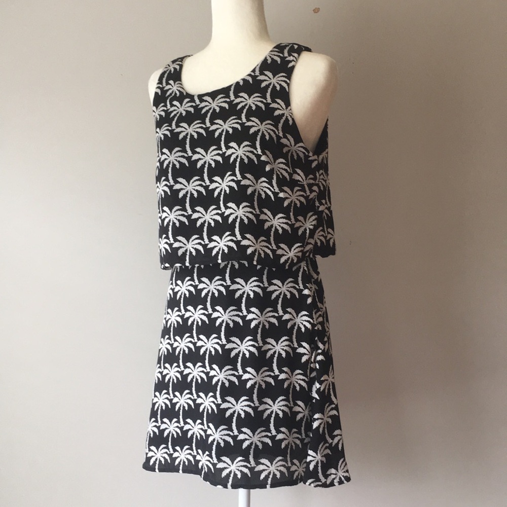 SOLD Gabriella Rocha | Sleeveless Dennet Swing - Picture 1 of 8